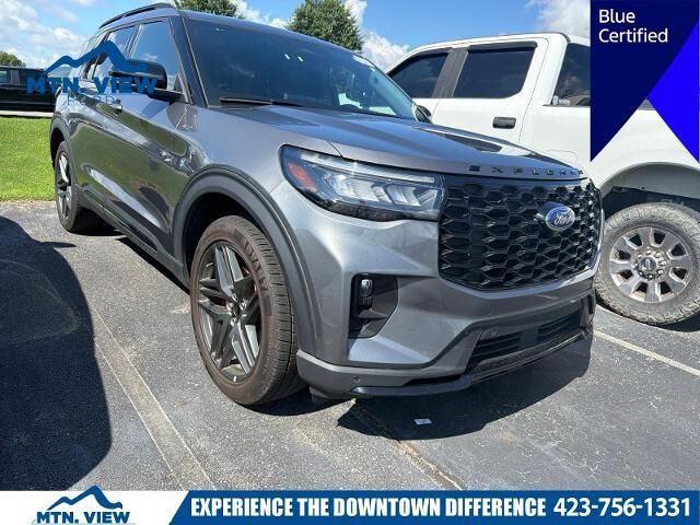 2025 Ford Explorer ST-Line — photo 1 of 11