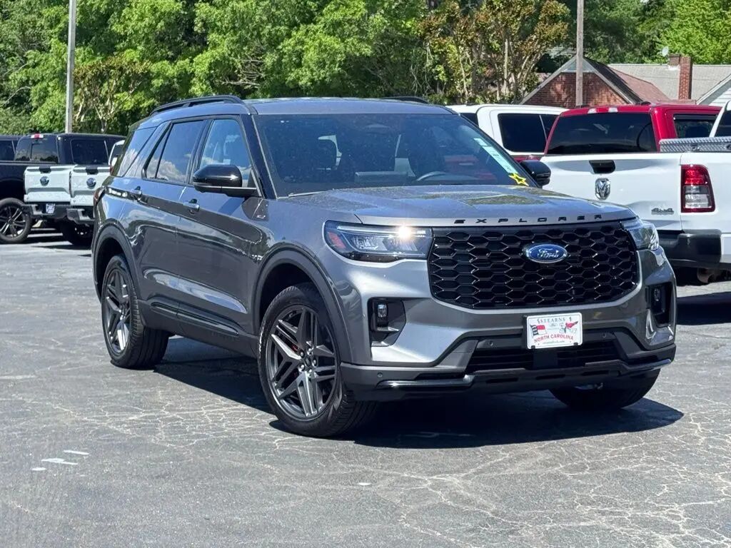 2025 Ford Explorer ST-Line — photo 1 of 13
