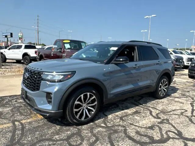 2025 Ford Explorer ST-Line — photo 1 of 19