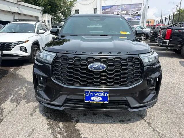 2025 Ford Explorer ST-Line — photo 1 of 13