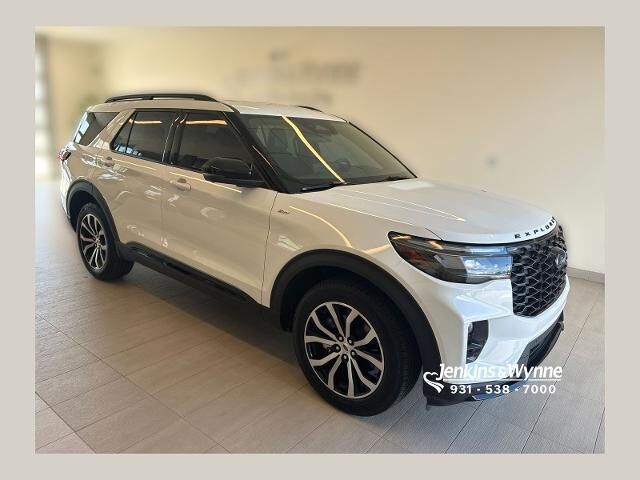 2025 Ford Explorer ST-Line — photo 1 of 12