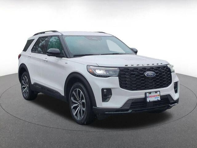 2025 Ford Explorer ST-Line — photo 1 of 13