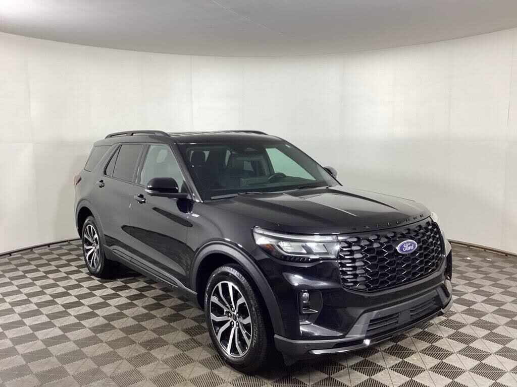 2025 Ford Explorer ST-Line — photo 1 of 28