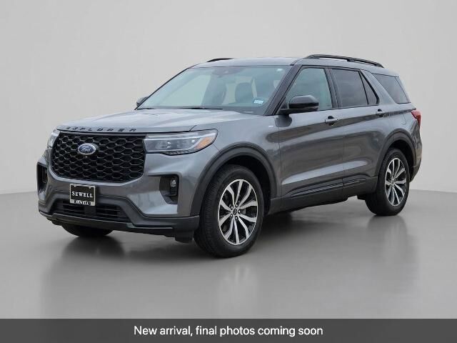 2025 Ford Explorer ST-Line — photo 1 of 34