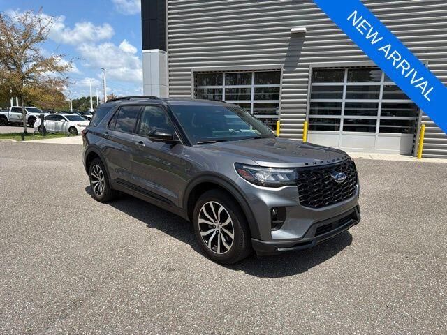 2025 Ford Explorer ST-Line — photo 1 of 13