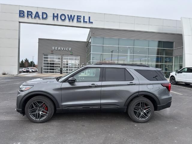 2025 Ford Explorer ST-Line — photo 1 of 7