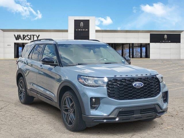 2025 Ford Explorer ST-Line — photo 1 of 9