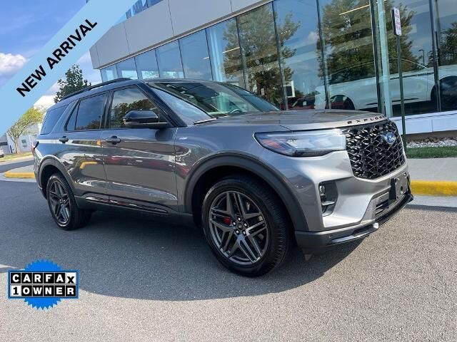 2025 Ford Explorer ST-Line — photo 1 of 11