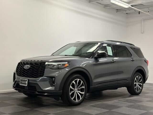 2025 Ford Explorer ST-Line — photo 1 of 26