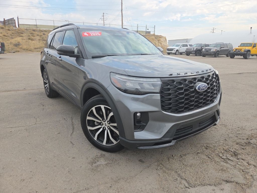 2025 Ford Explorer ST-Line — photo 1 of 13