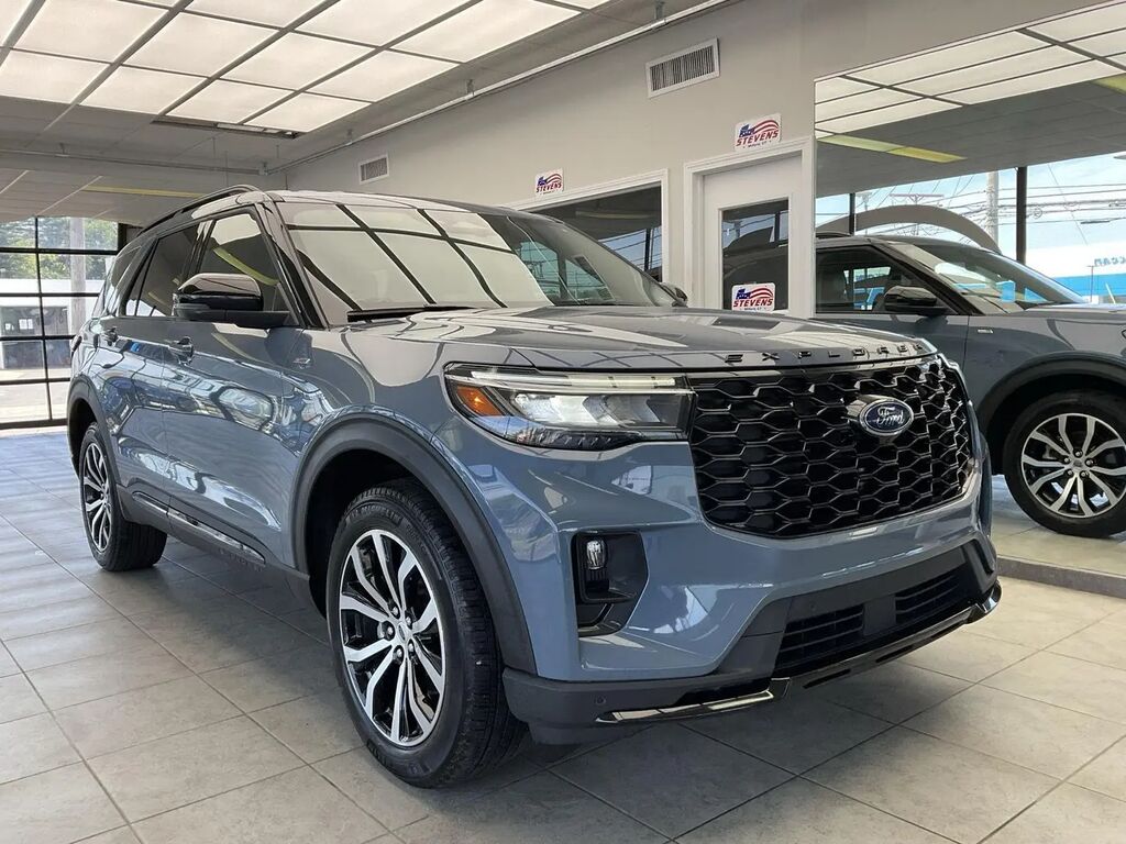 2025 Ford Explorer ST-Line — photo 1 of 13