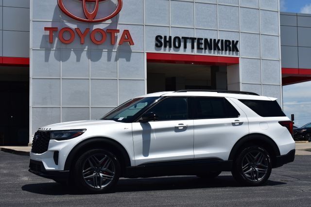 2025 Ford Explorer ST-Line — photo 1 of 13