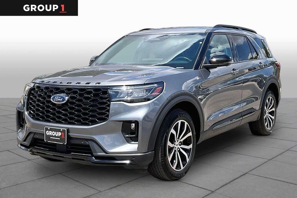 2025 Ford Explorer ST-Line — photo 1 of 13
