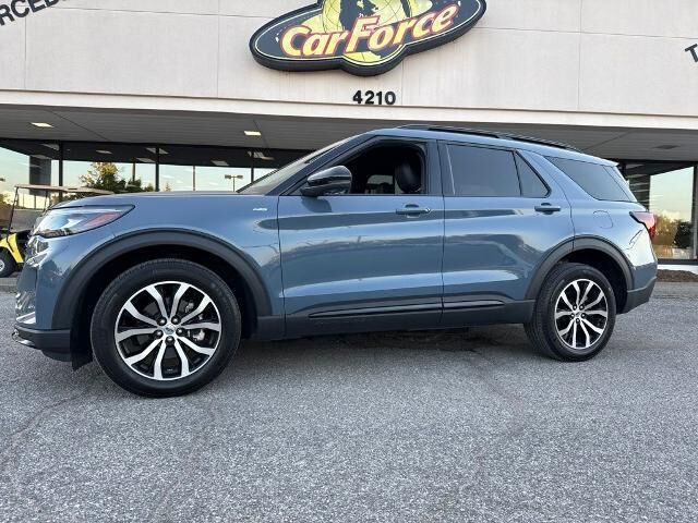 2025 Ford Explorer ST-Line — photo 1 of 13