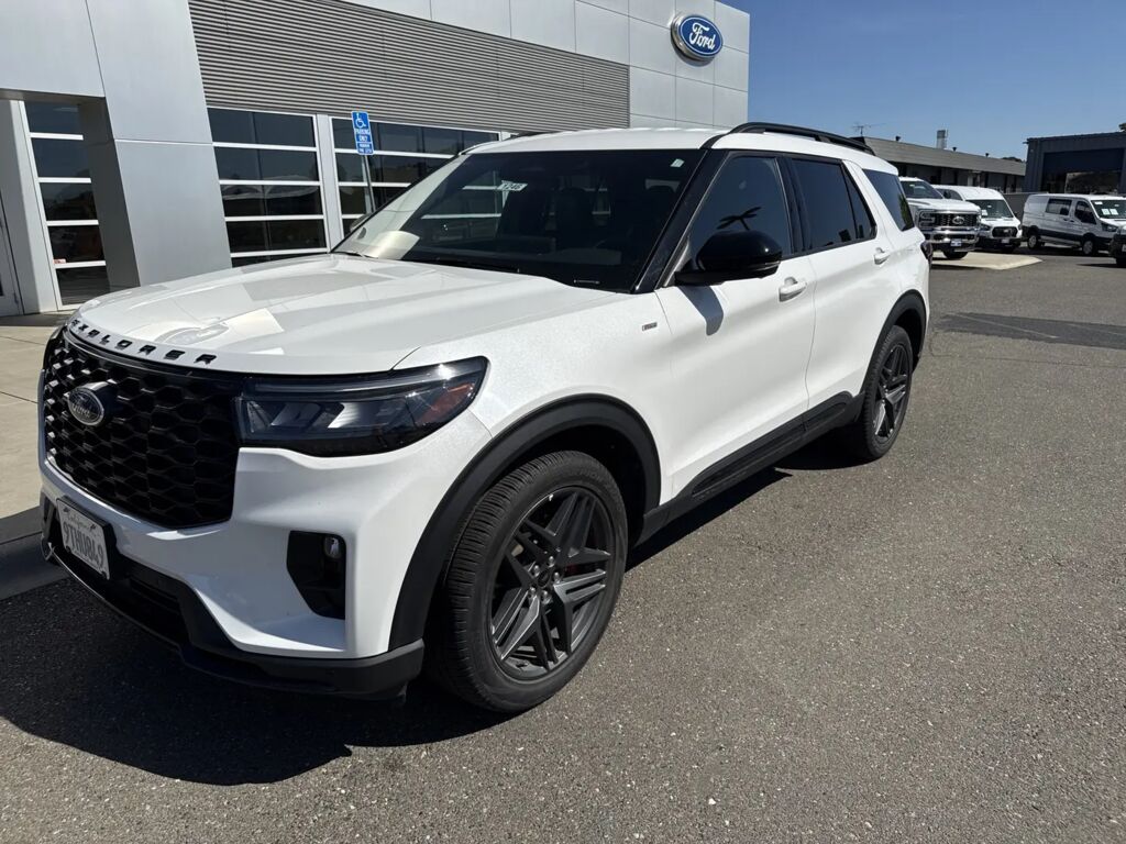 2025 Ford Explorer ST-Line — photo 1 of 13