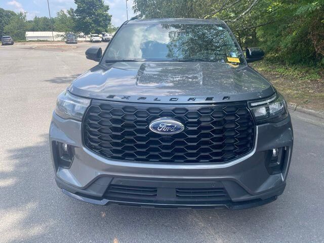 2025 Ford Explorer ST-Line — photo 1 of 26