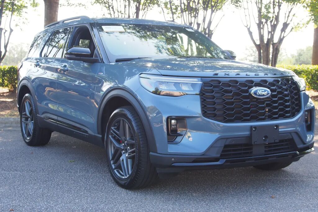2025 Ford Explorer ST-Line — photo 1 of 13