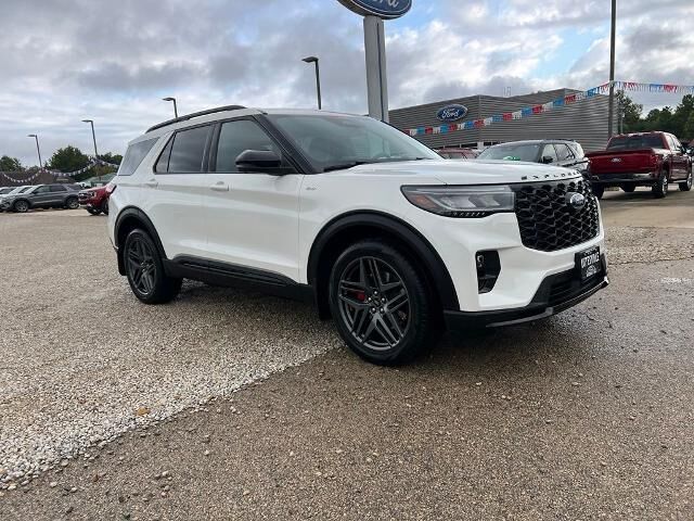 2025 Ford Explorer ST-Line — photo 1 of 13