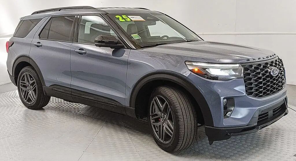 2025 Ford Explorer ST — photo 1 of 26
