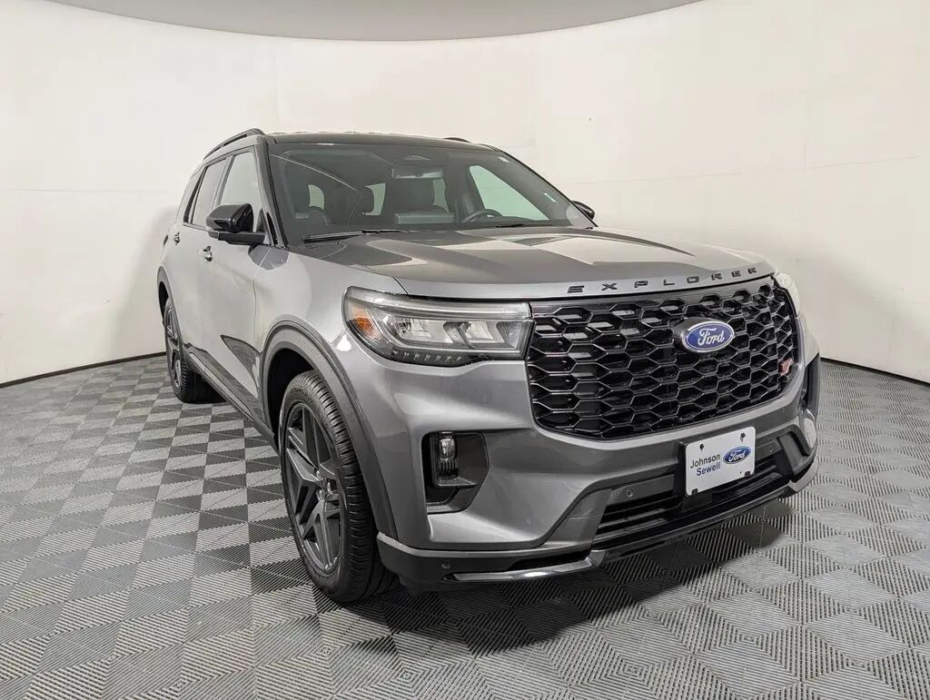 2025 Ford Explorer ST — photo 1 of 11