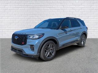 2025 Ford Explorer ST — photo 1 of 39