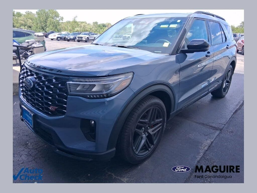 2025 Ford Explorer ST — photo 1 of 4