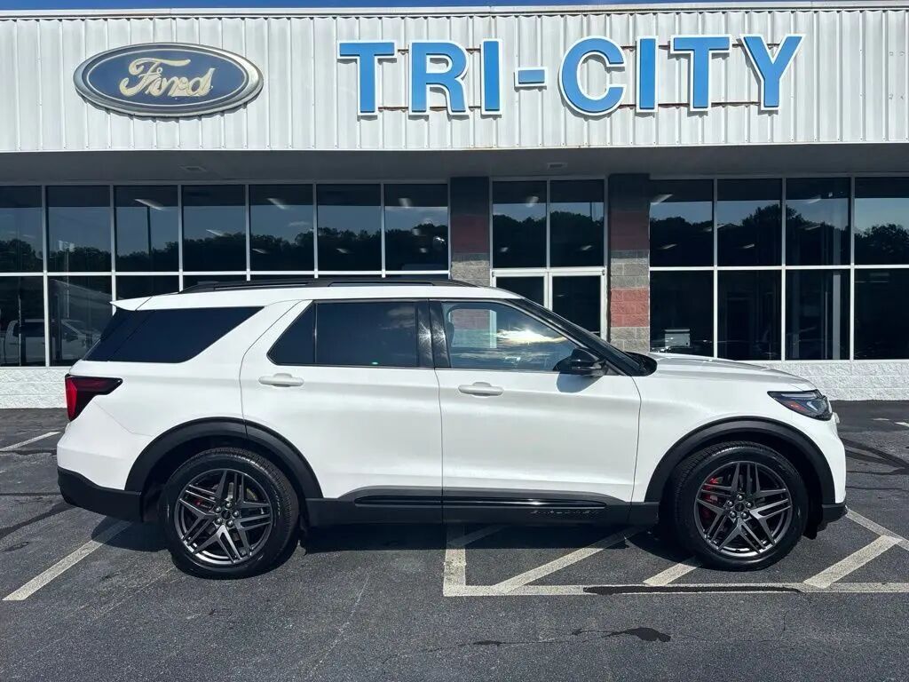 2025 Ford Explorer ST — photo 1 of 13