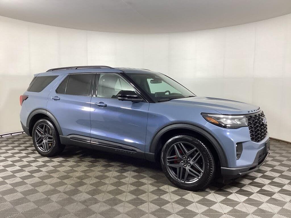 2025 Ford Explorer ST — photo 1 of 28