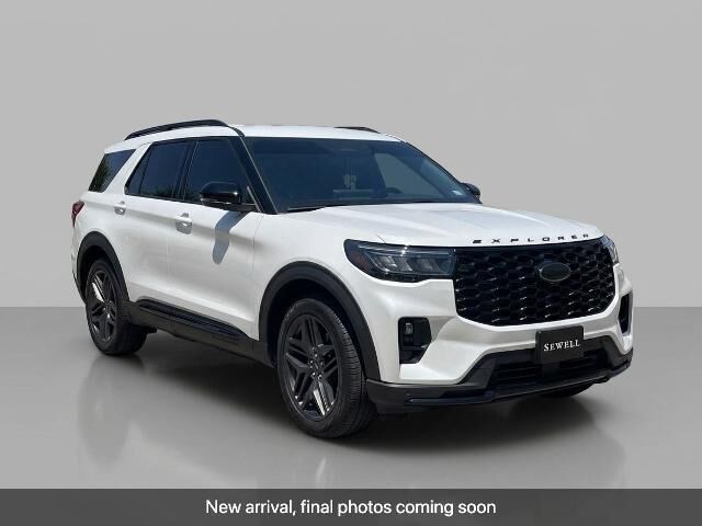 2025 Ford Explorer ST — photo 1 of 33