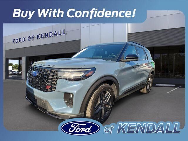 2025 Ford Explorer ST — photo 1 of 39