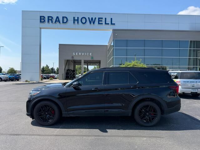 2025 Ford Explorer ST — photo 1 of 13