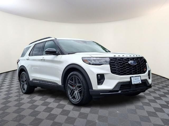 2025 Ford Explorer ST — photo 1 of 13