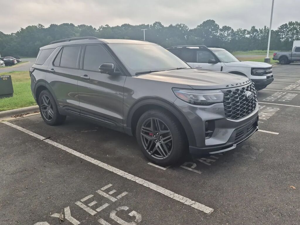 2025 Ford Explorer ST — photo 1 of 31