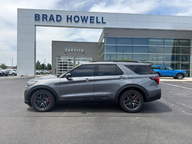 2025 Ford Explorer ST — photo 1 of 13