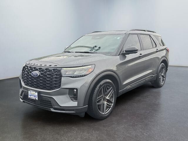 2025 Ford Explorer ST — photo 1 of 13