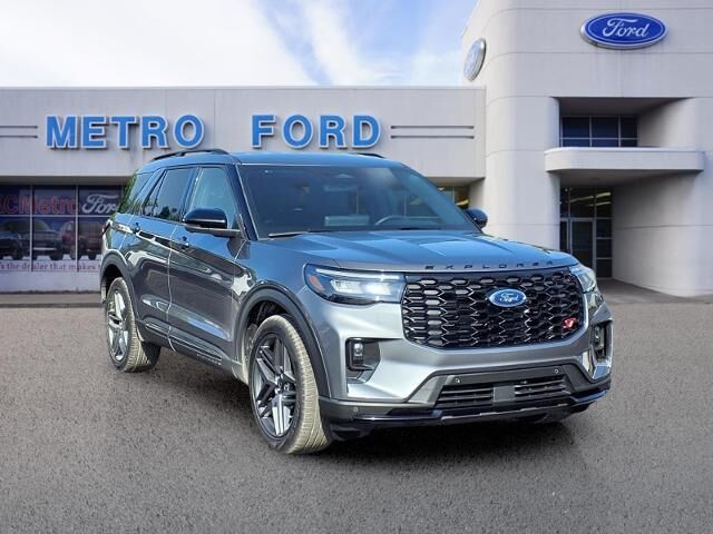 2025 Ford Explorer ST — photo 1 of 13