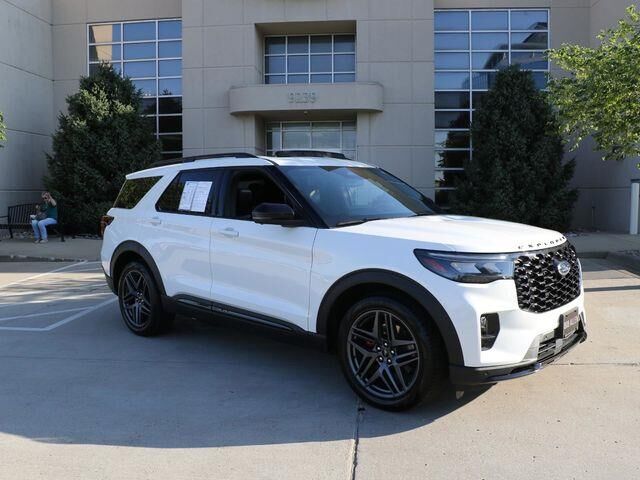2025 Ford Explorer ST — photo 1 of 13