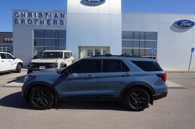 2025 Ford Explorer ST — photo 1 of 13