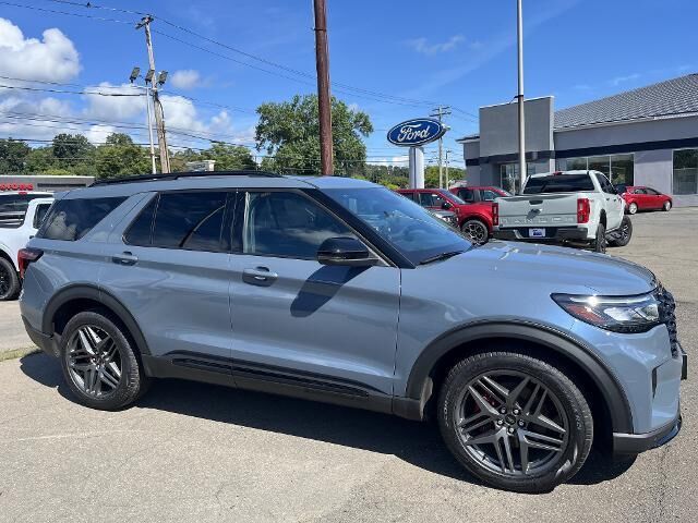 2025 Ford Explorer ST — photo 1 of 26