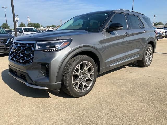 2025 Ford Explorer Platinum — photo 1 of 13