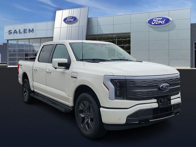 2023 Ford F-150 Lightning Lariat — photo 1 of 26