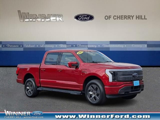 2022 Ford F-150 Lightning Lariat — photo 1 of 13