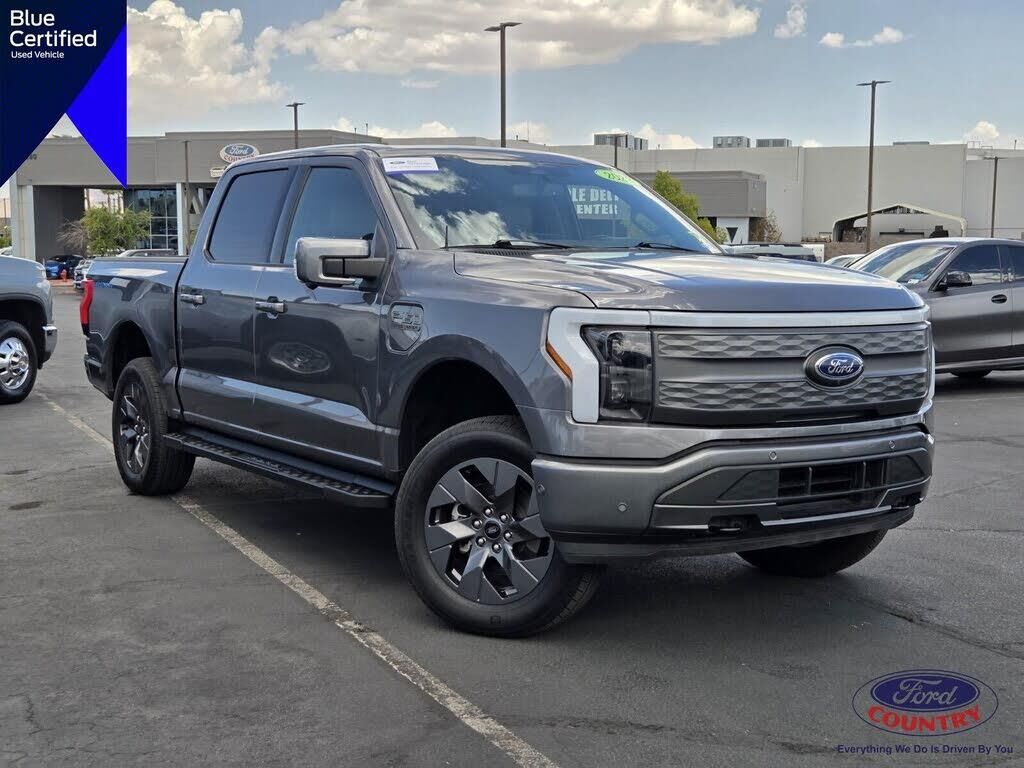 2023 Ford F-150 Lightning Lariat — photo 1 of 2