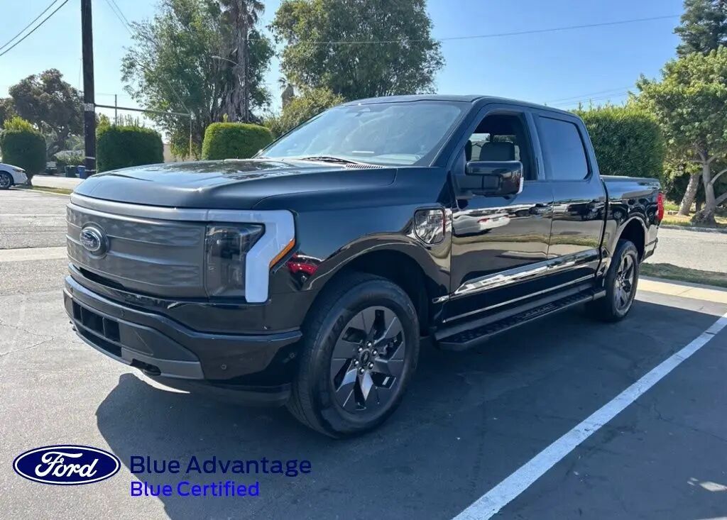 2023 Ford F-150 Lightning Lariat — photo 1 of 6