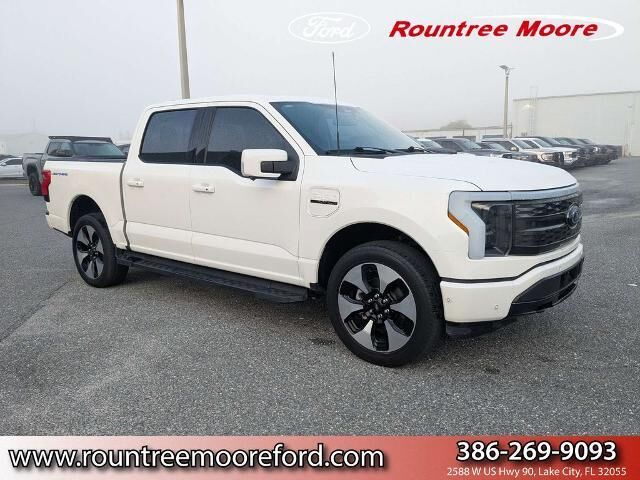 2023 Ford F-150 Lightning Platinum — photo 1 of 26