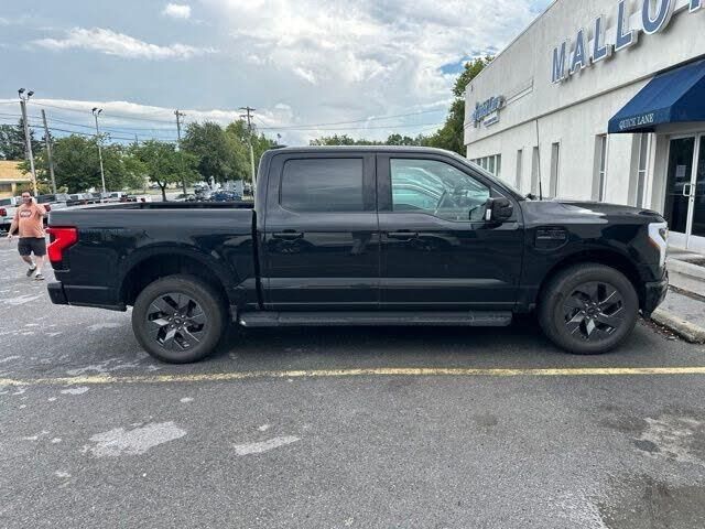 2023 Ford F-150 Lightning Lariat — photo 1 of 1