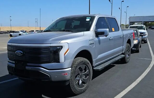 2023 Ford F-150 Lightning Lariat — photo 1 of 10