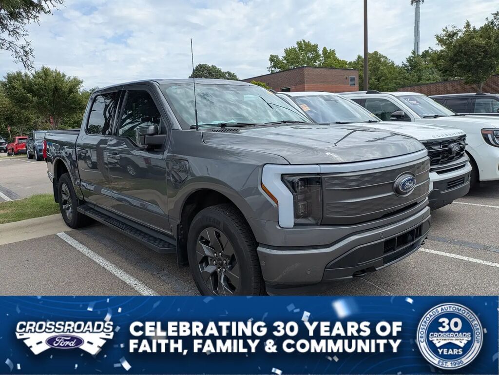 2023 Ford F-150 Lightning Lariat — photo 1 of 17