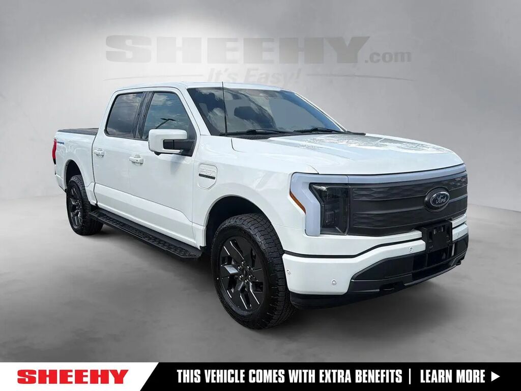 2023 Ford F-150 Lightning Lariat — photo 1 of 37