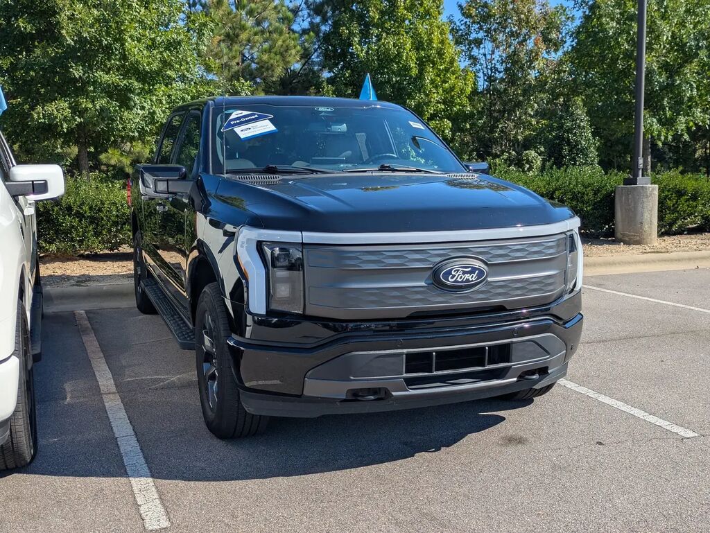2024 Ford F-150 Lightning Lariat — photo 1 of 4